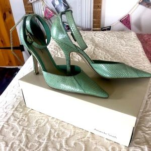 Lovely snake print pointy toed pumps